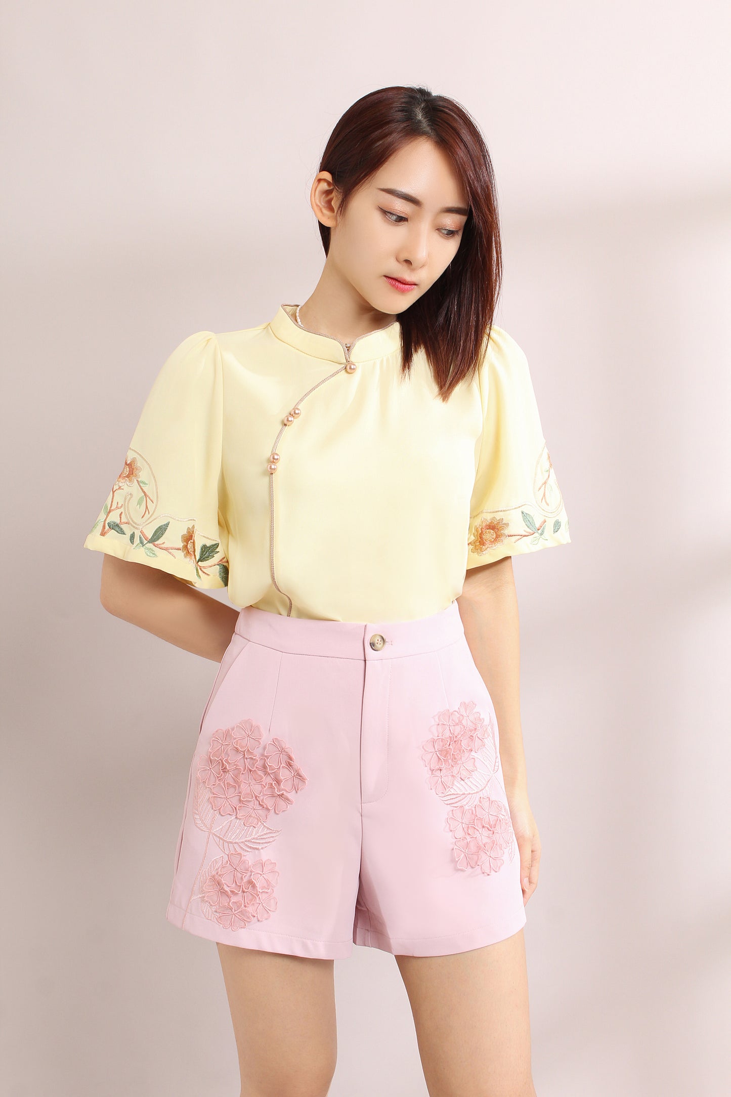 Asael 3D Embroidery Floral Shorts