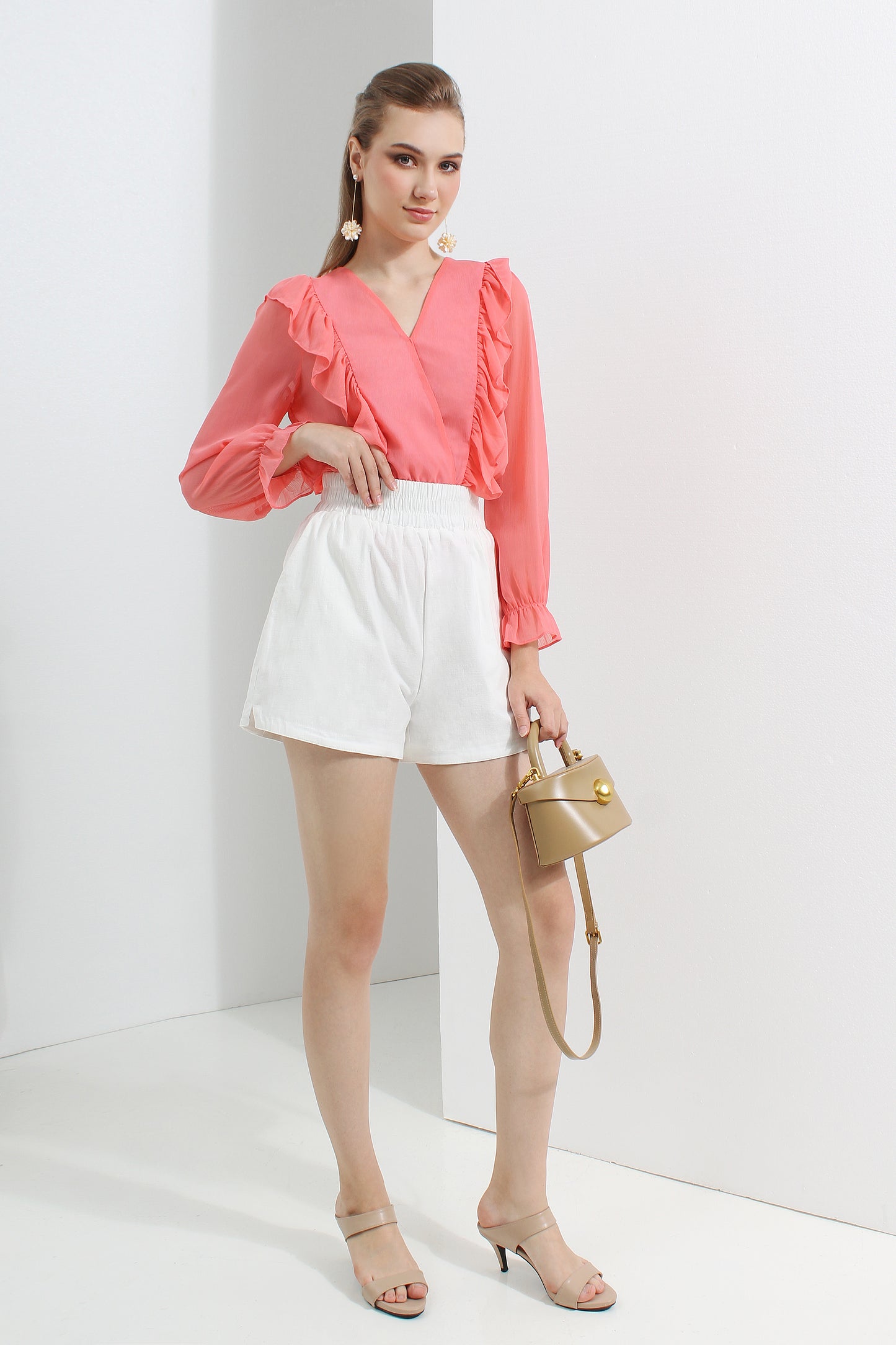 Celina Linen-bend Short Pants