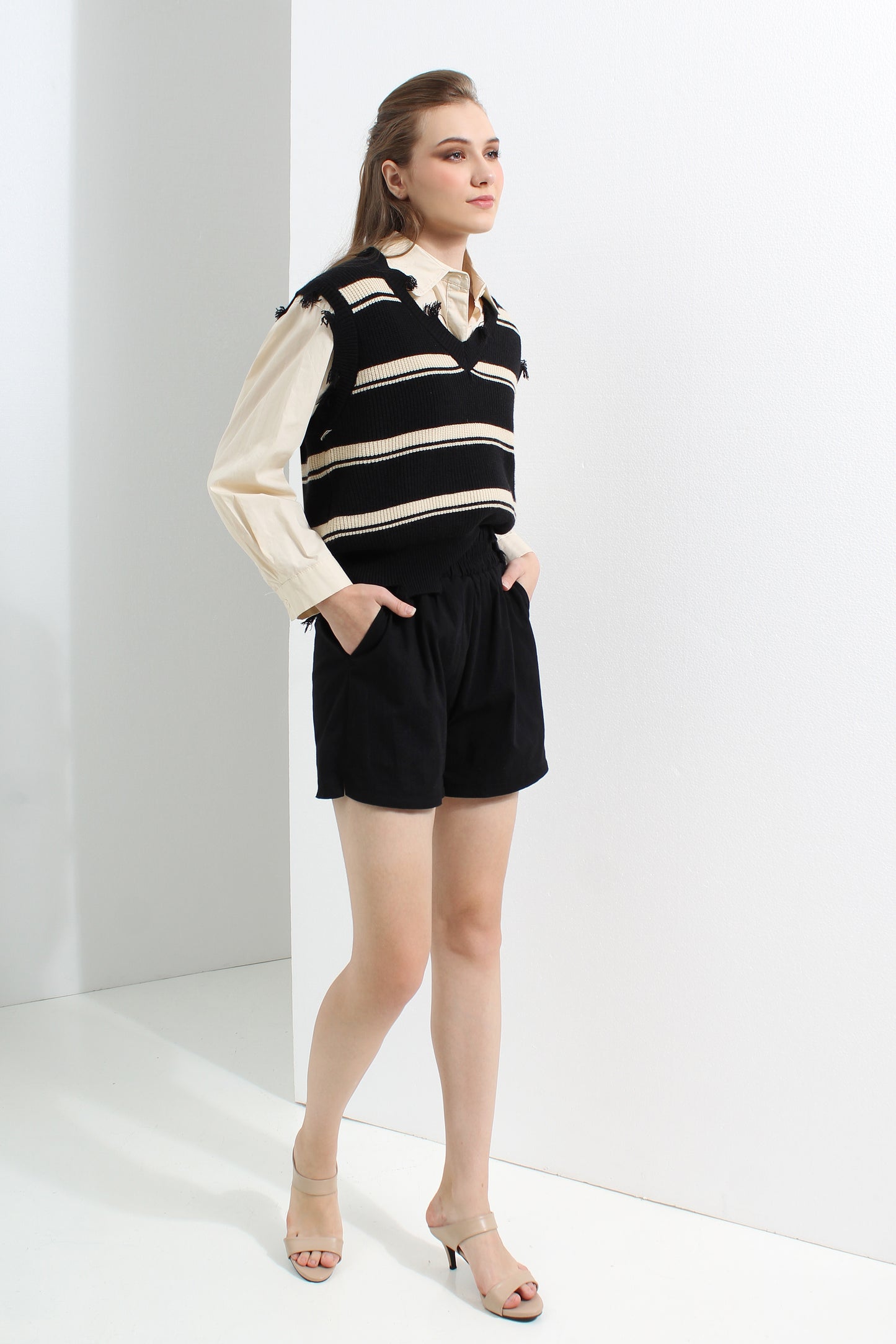 Celina Linen-bend Short Pants