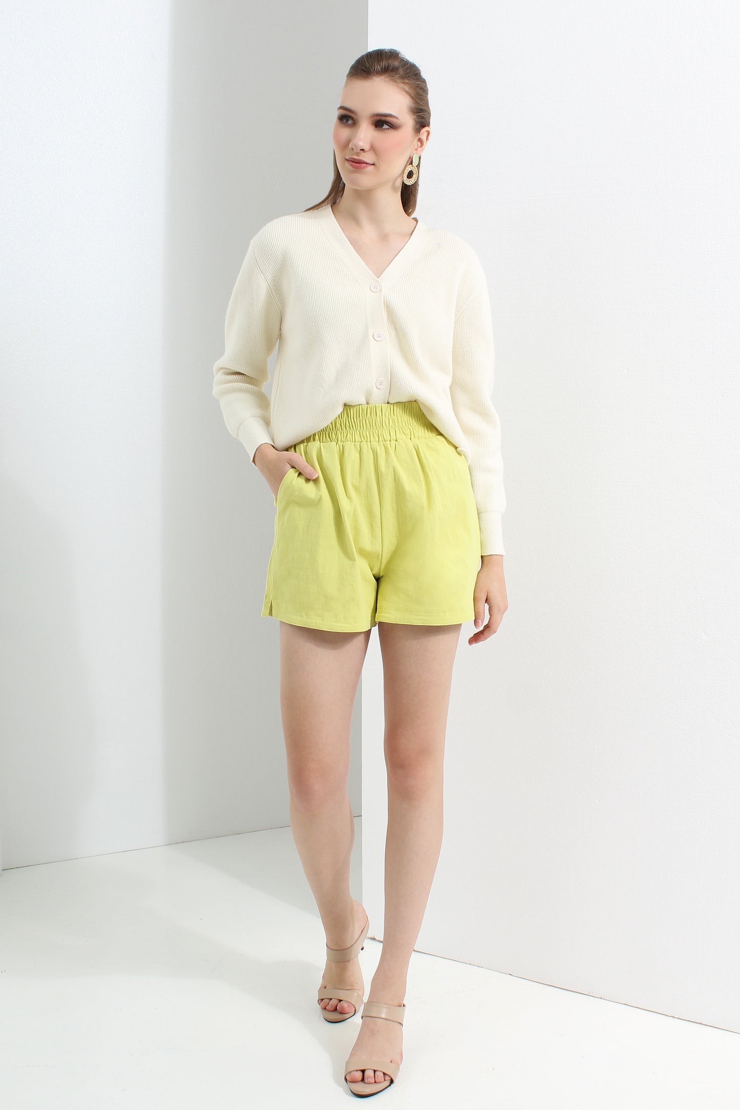 Celina Linen-bend Short Pants