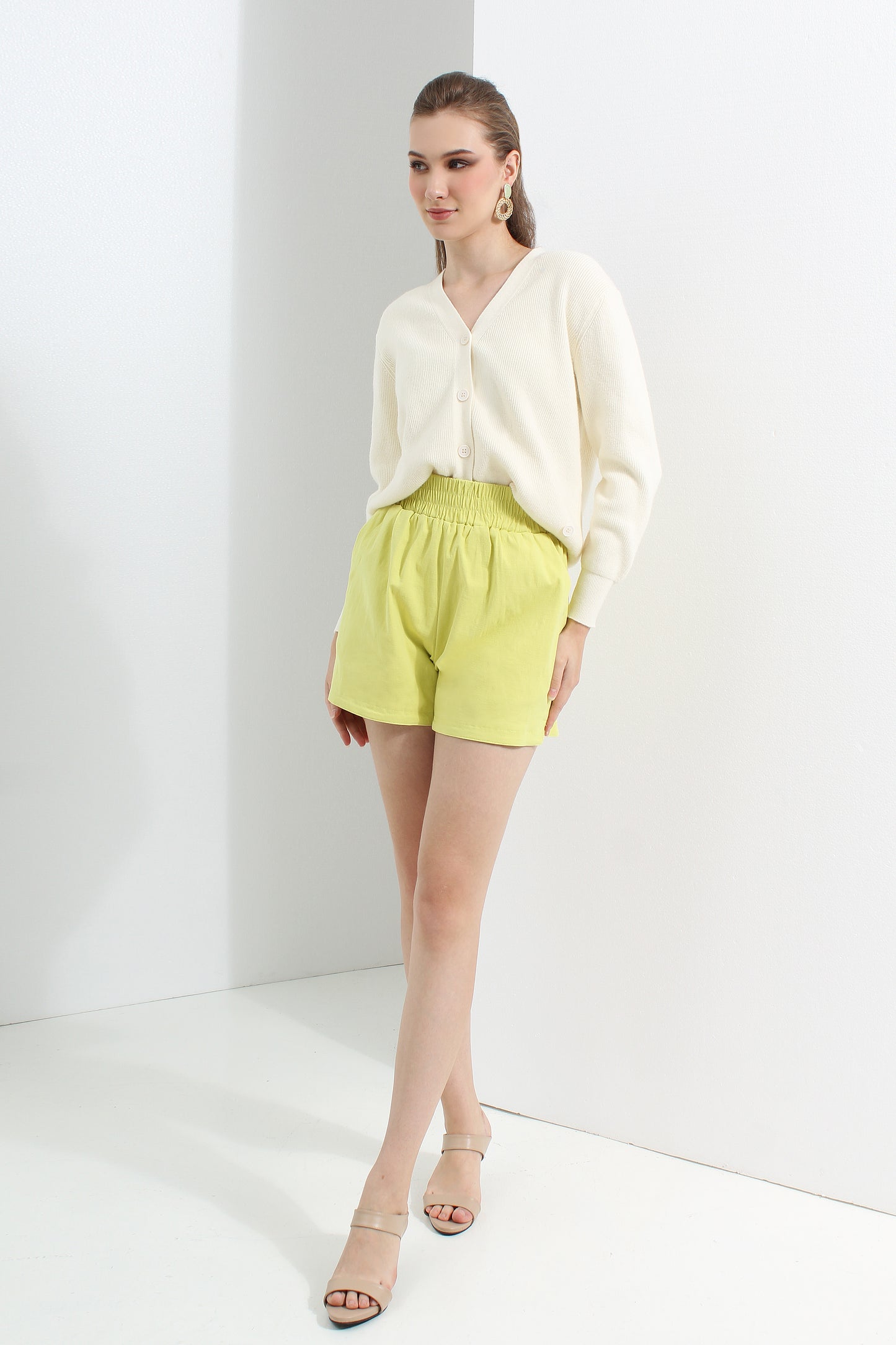 Celina Linen-bend Short Pants