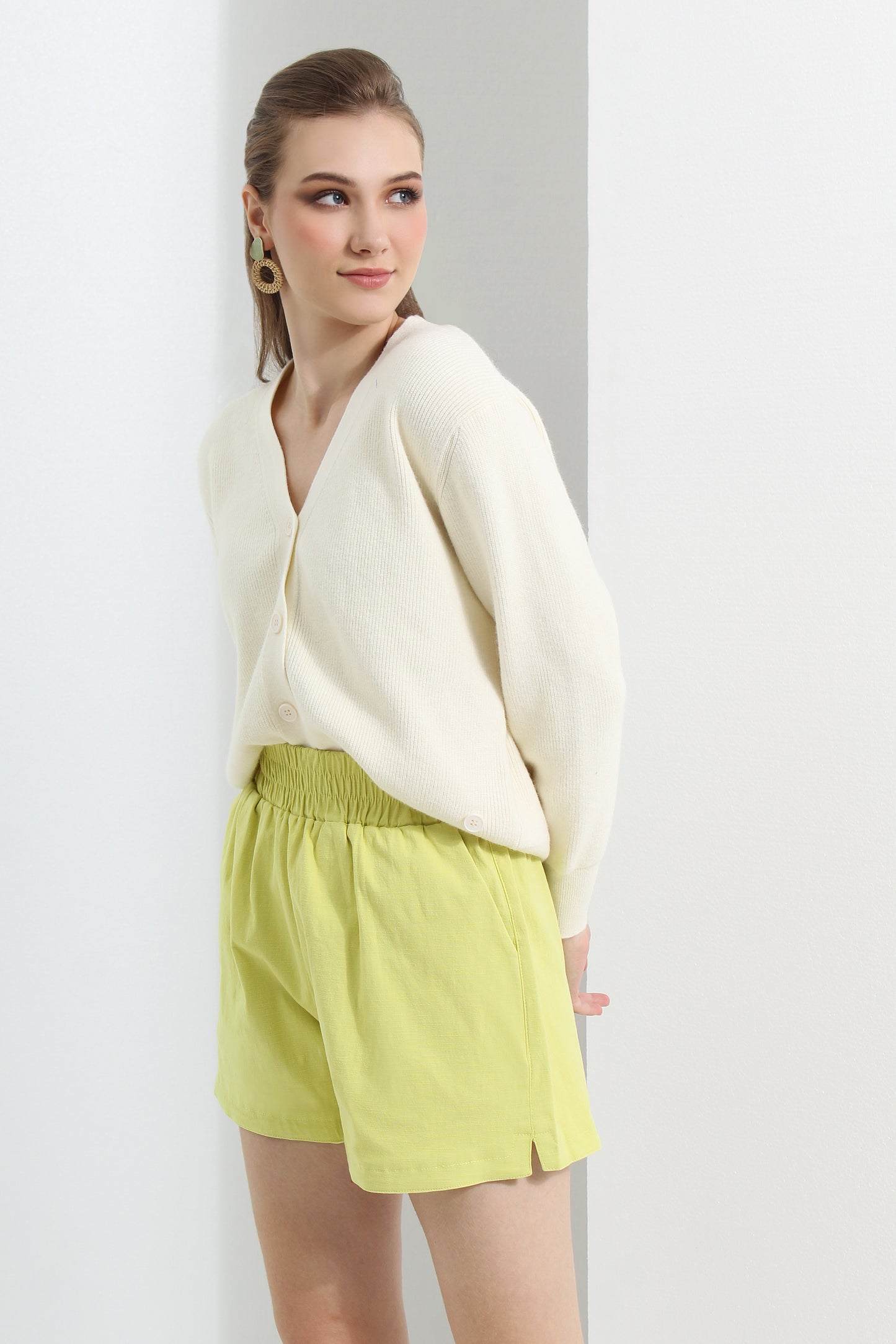 Celina Linen-bend Short Pants