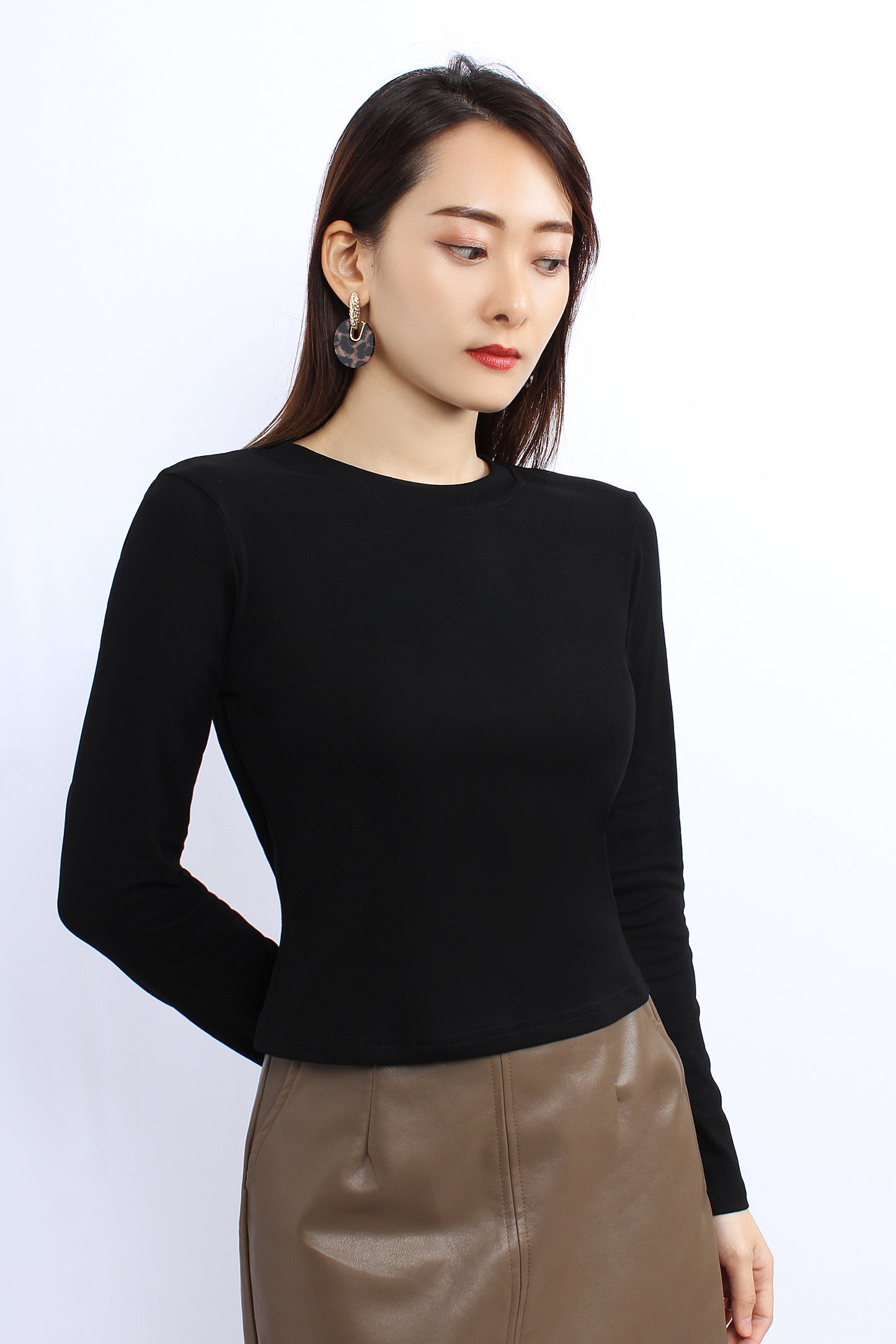 Alexiroe Basic Crew Neck Top