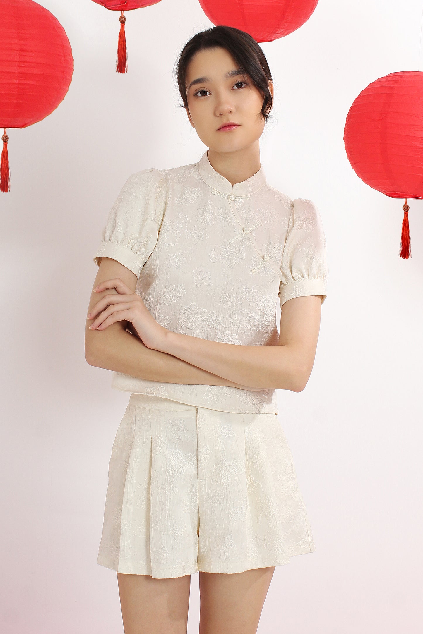 Min Floral Pattern Puff Sleeves Mandarin Collar Blouse & Pleated A-Line Shorts Set
