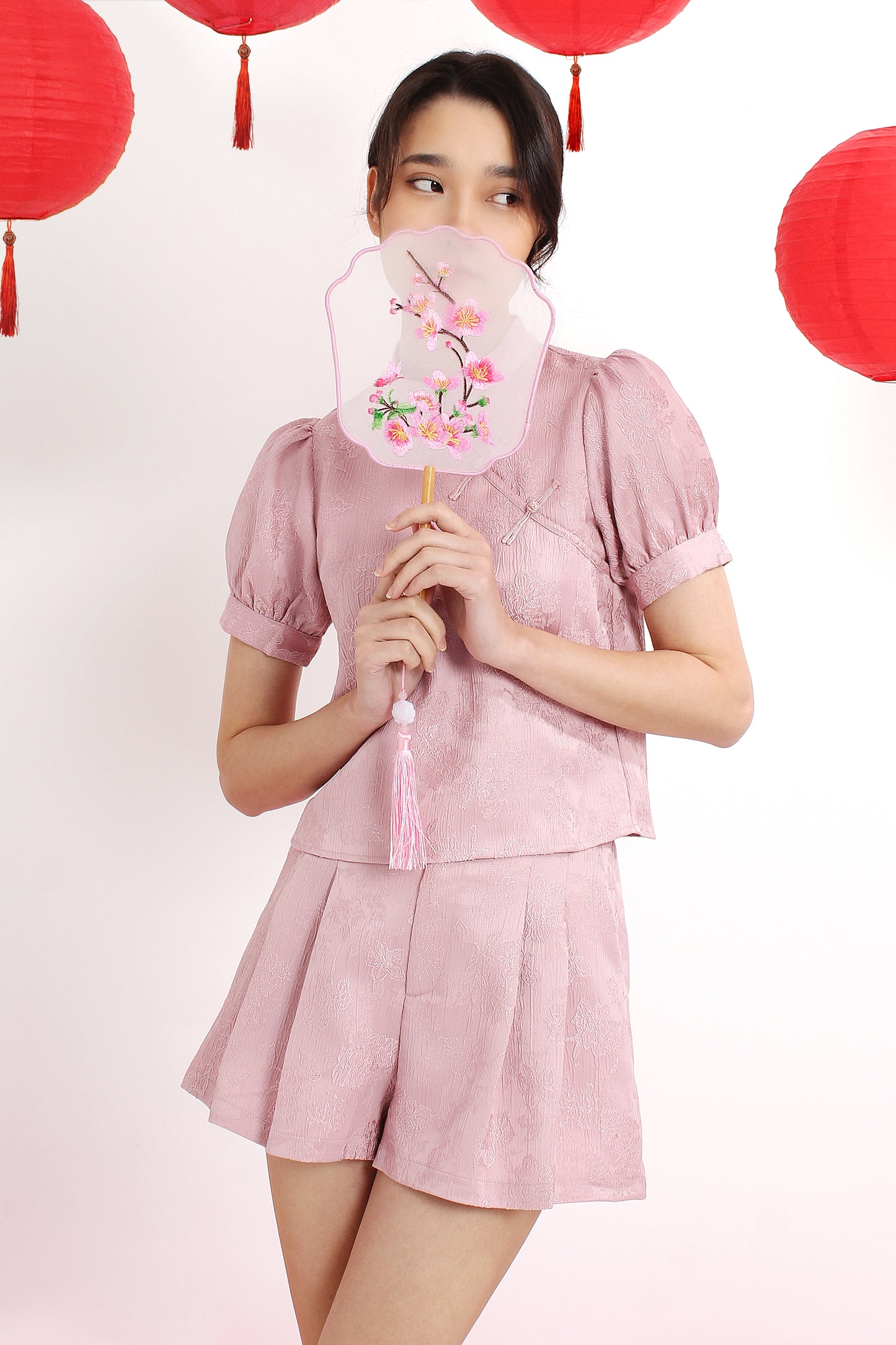 Min Floral Pattern Puff Sleeves Mandarin Collar Blouse & Pleated A-Line Shorts Set