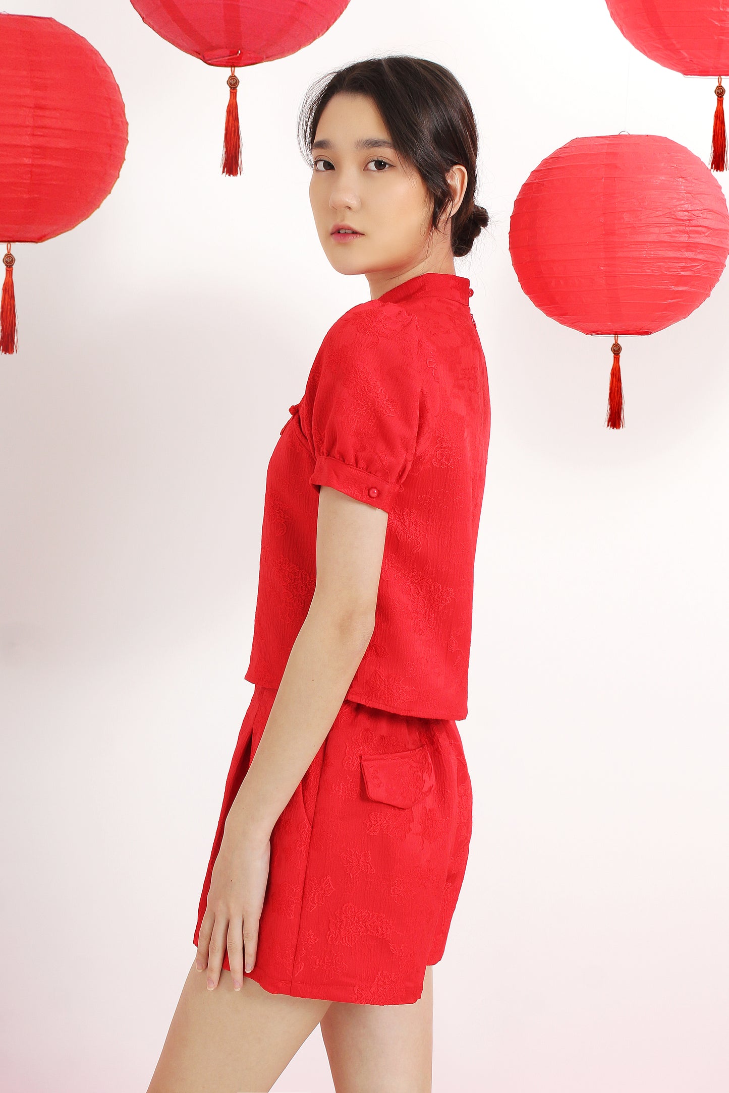 Min Floral Pattern Puff Sleeves Mandarin Collar Blouse & Pleated A-Line Shorts Set