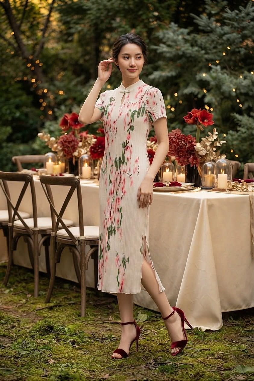白桃花旗袍 Bai Tao Pleated Cheongsam Dress