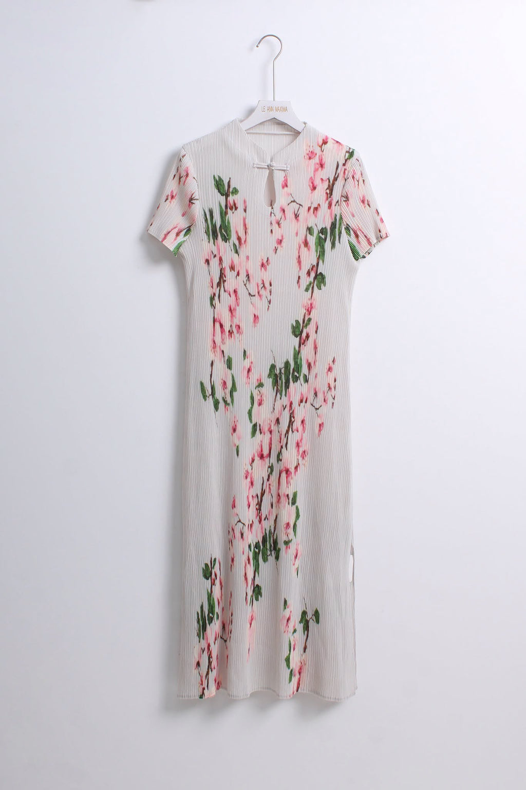 白桃花旗袍 Bai Tao Pleated Cheongsam Dress