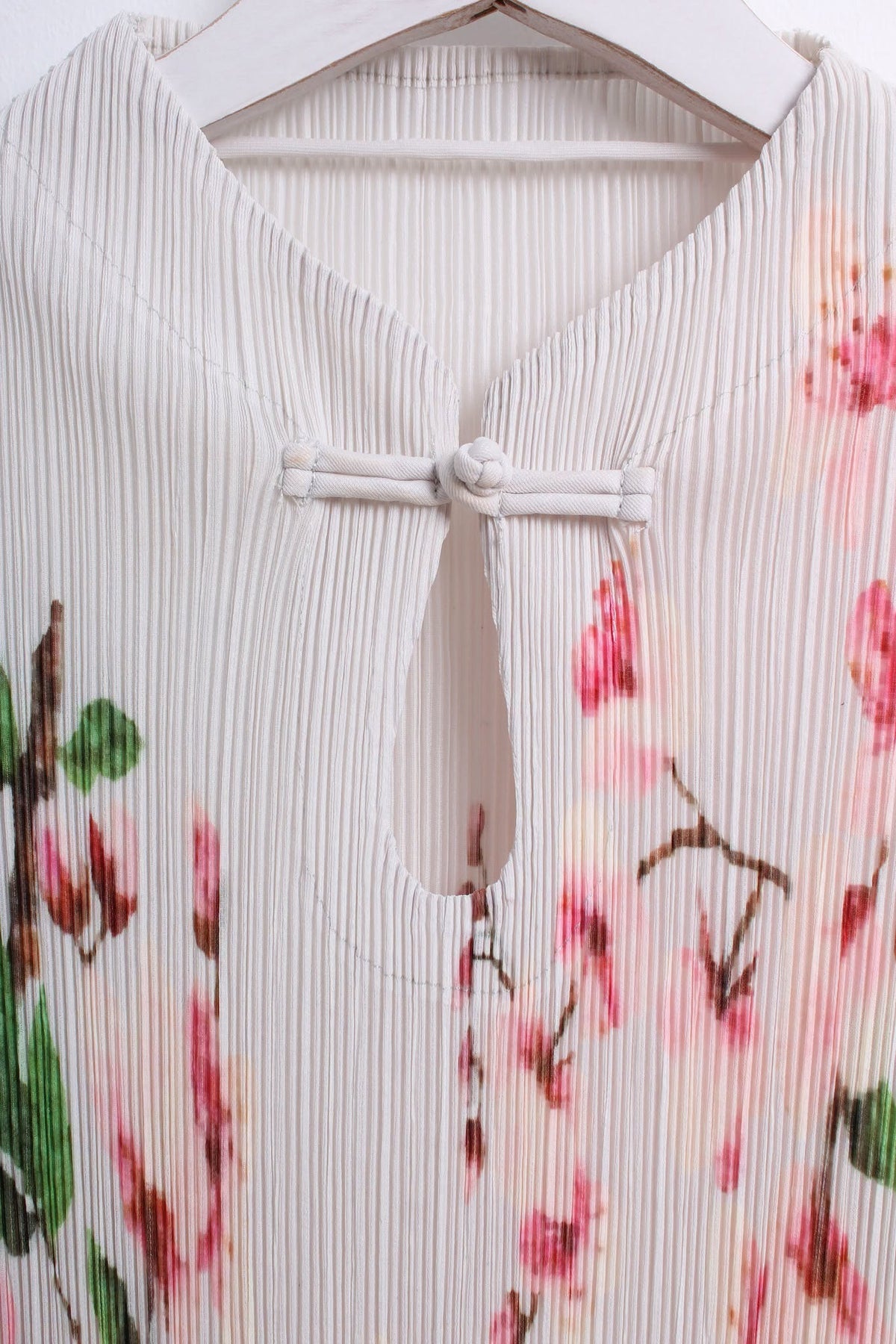 白桃花旗袍 Bai Tao Pleated Cheongsam Dress