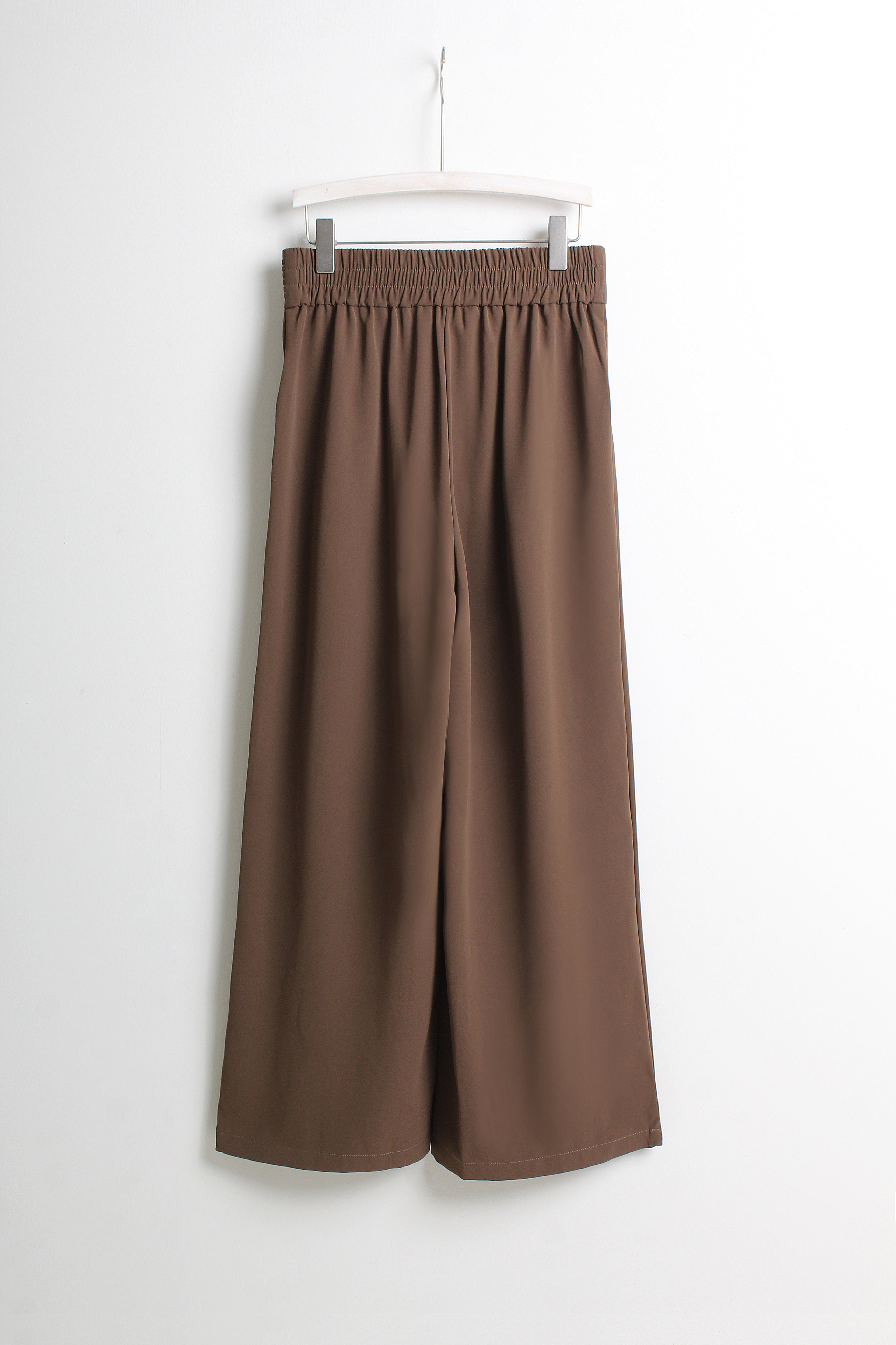 Back of pants includes elastic waistband