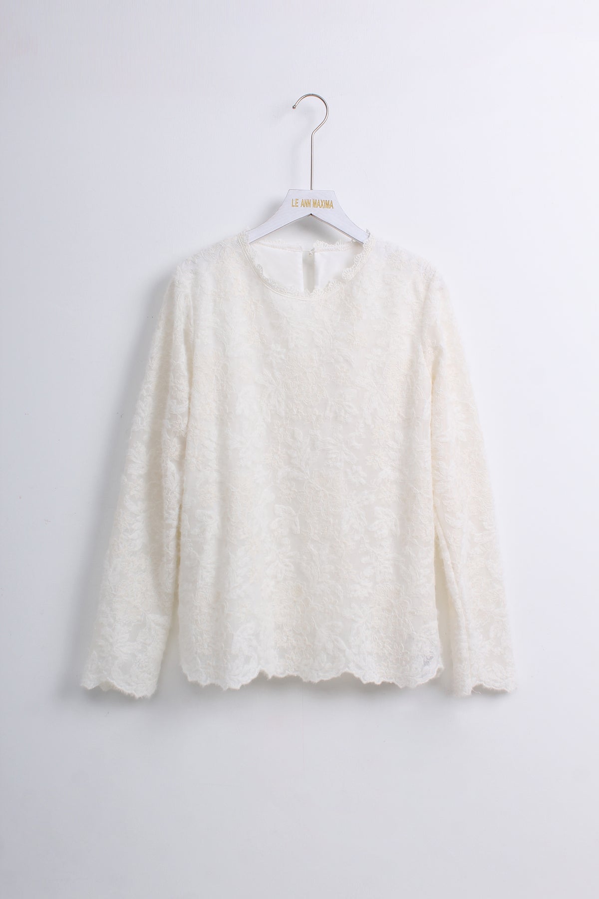 Lace Scalloped Neckline Blouse (Free size)