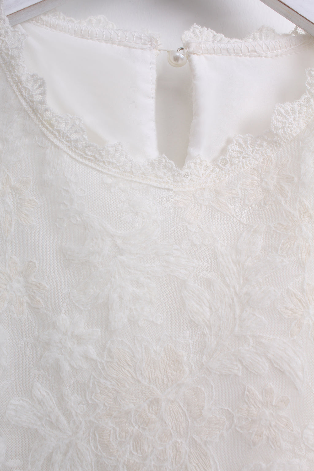 Lace Scalloped Neckline Blouse (Free size)