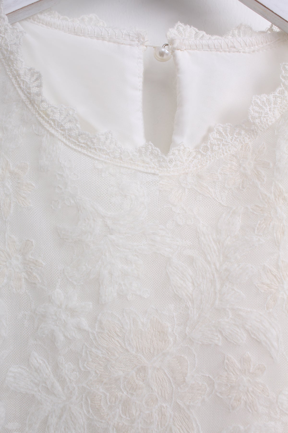 Lace Scalloped Neckline Blouse (Free size)