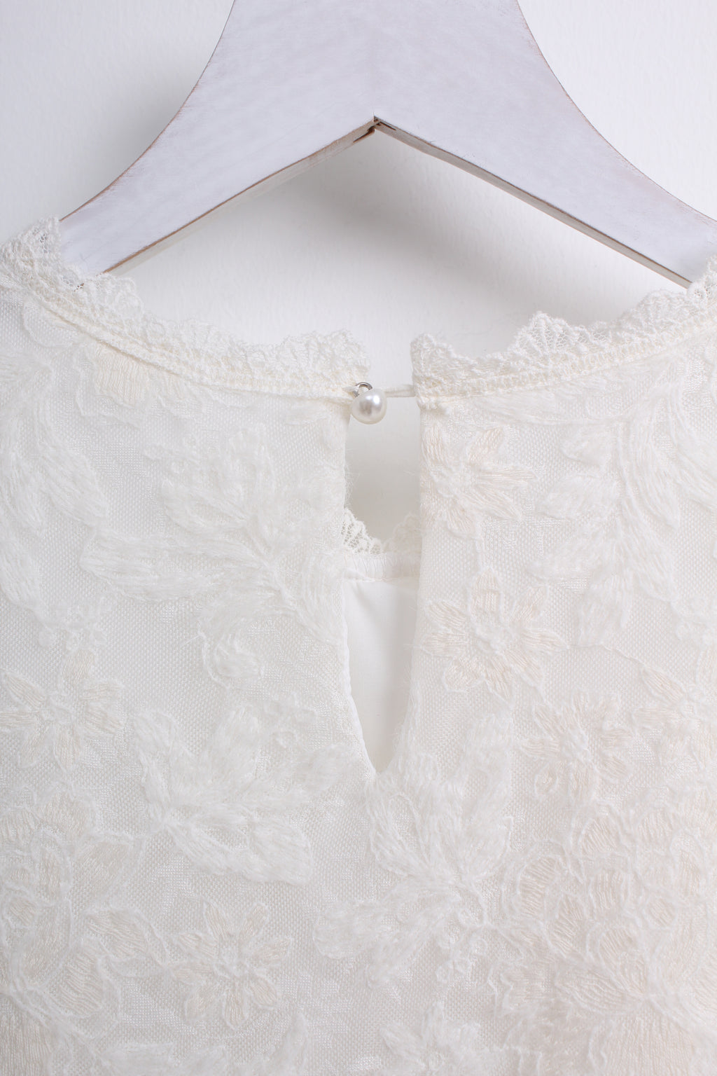 Lace Scalloped Neckline Blouse (Free size)