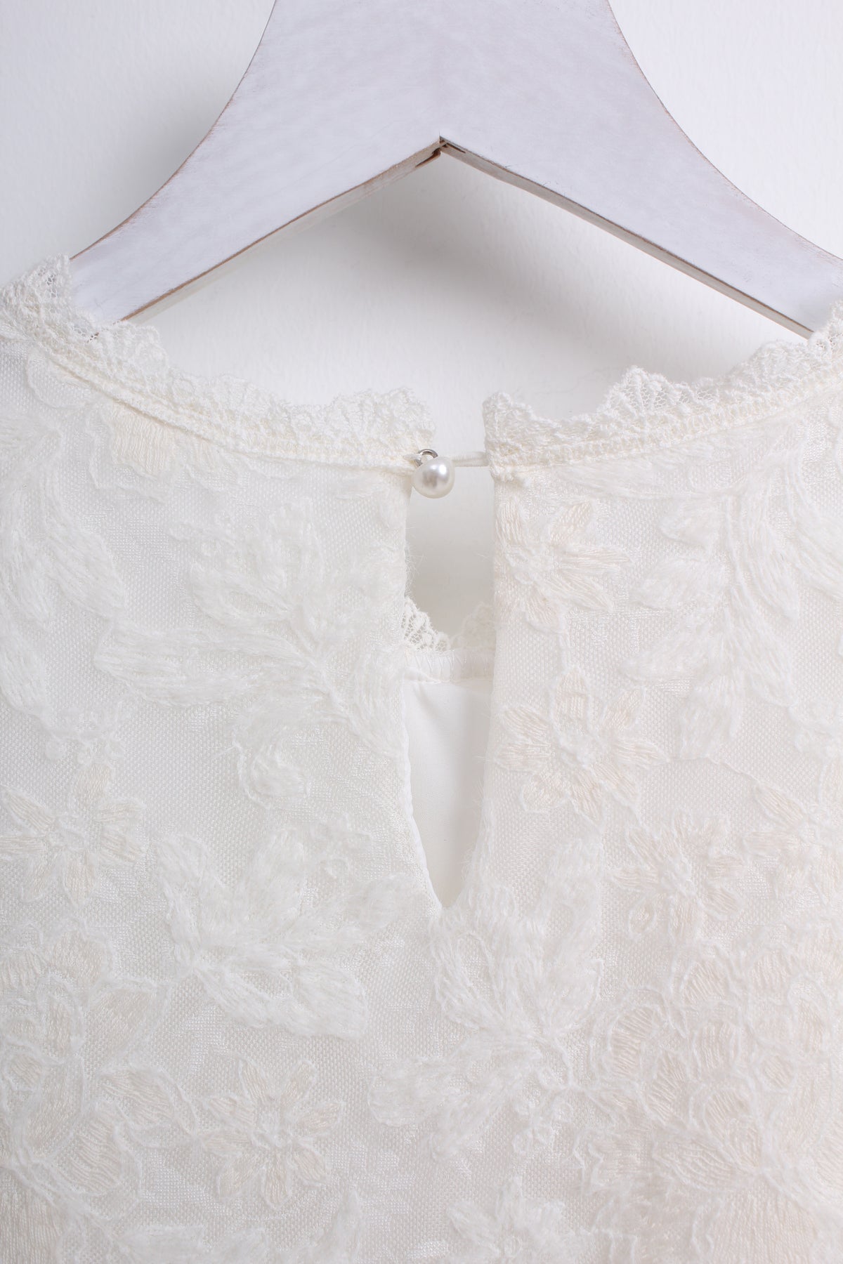 Lace Scalloped Neckline Blouse (Free size)