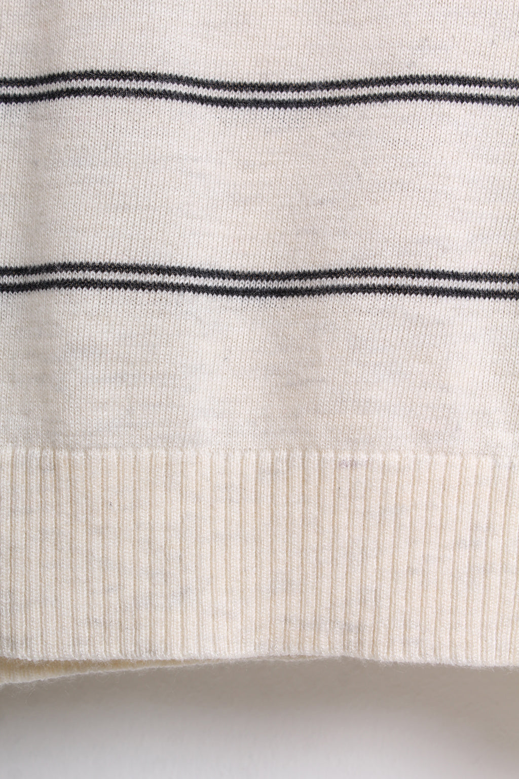 Knit Polo Top with Dog-shaped Charm (Free size)