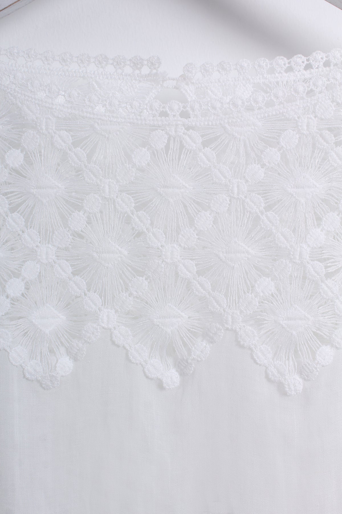 Lace Blouse in White (Free size)