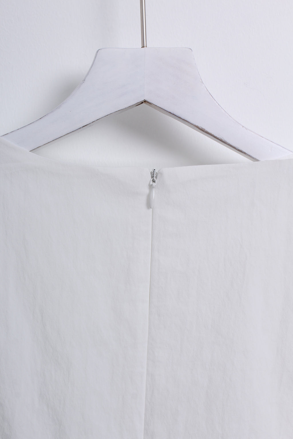 Norelle Boat Neck Dress in White (L size)