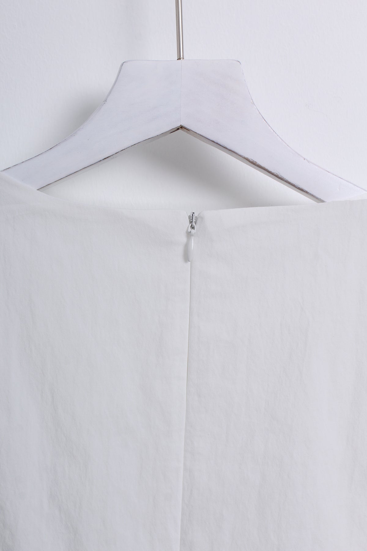 Norelle Boat Neck Dress in White (L size)