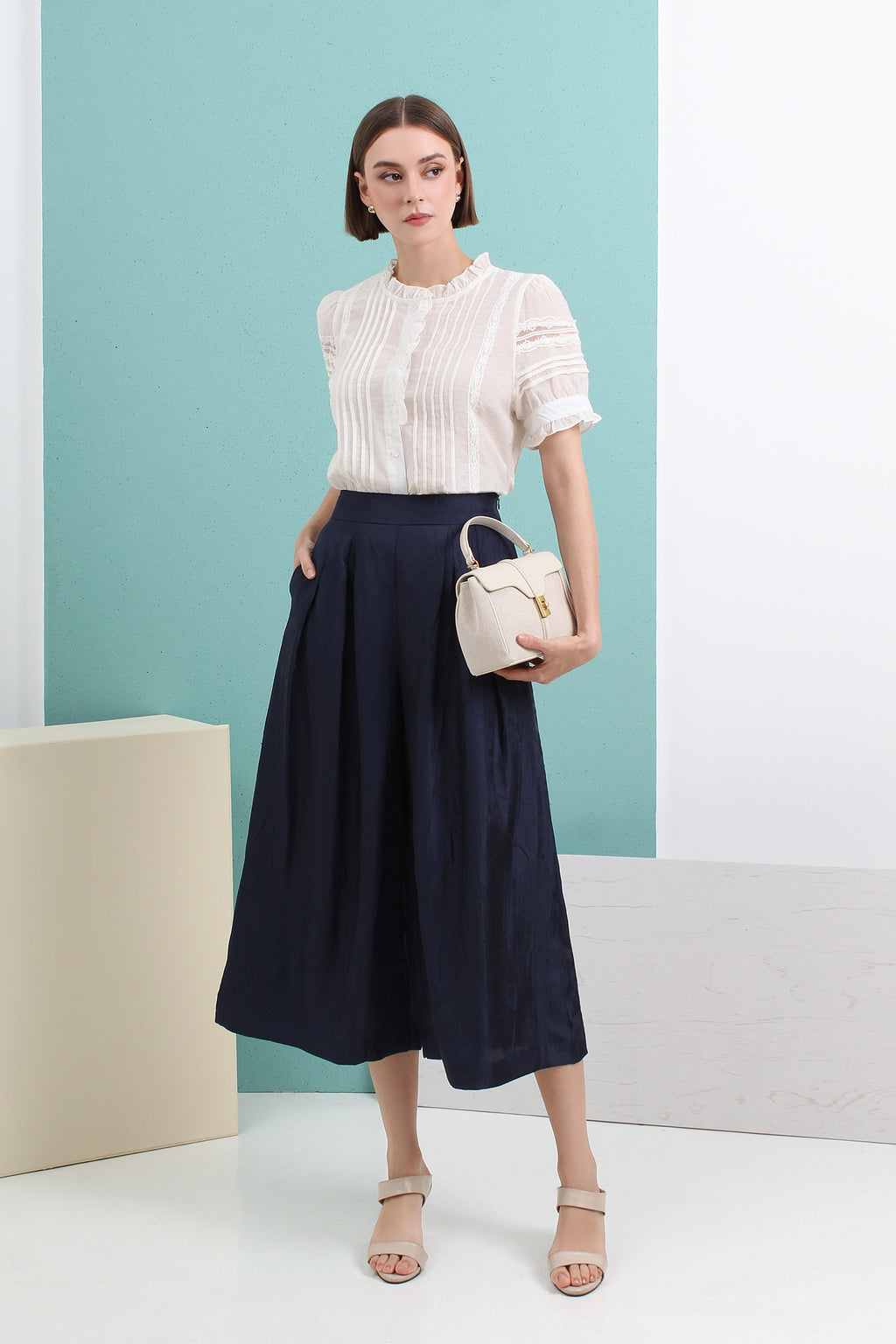 Textured Pleated Wide-Leg Pants