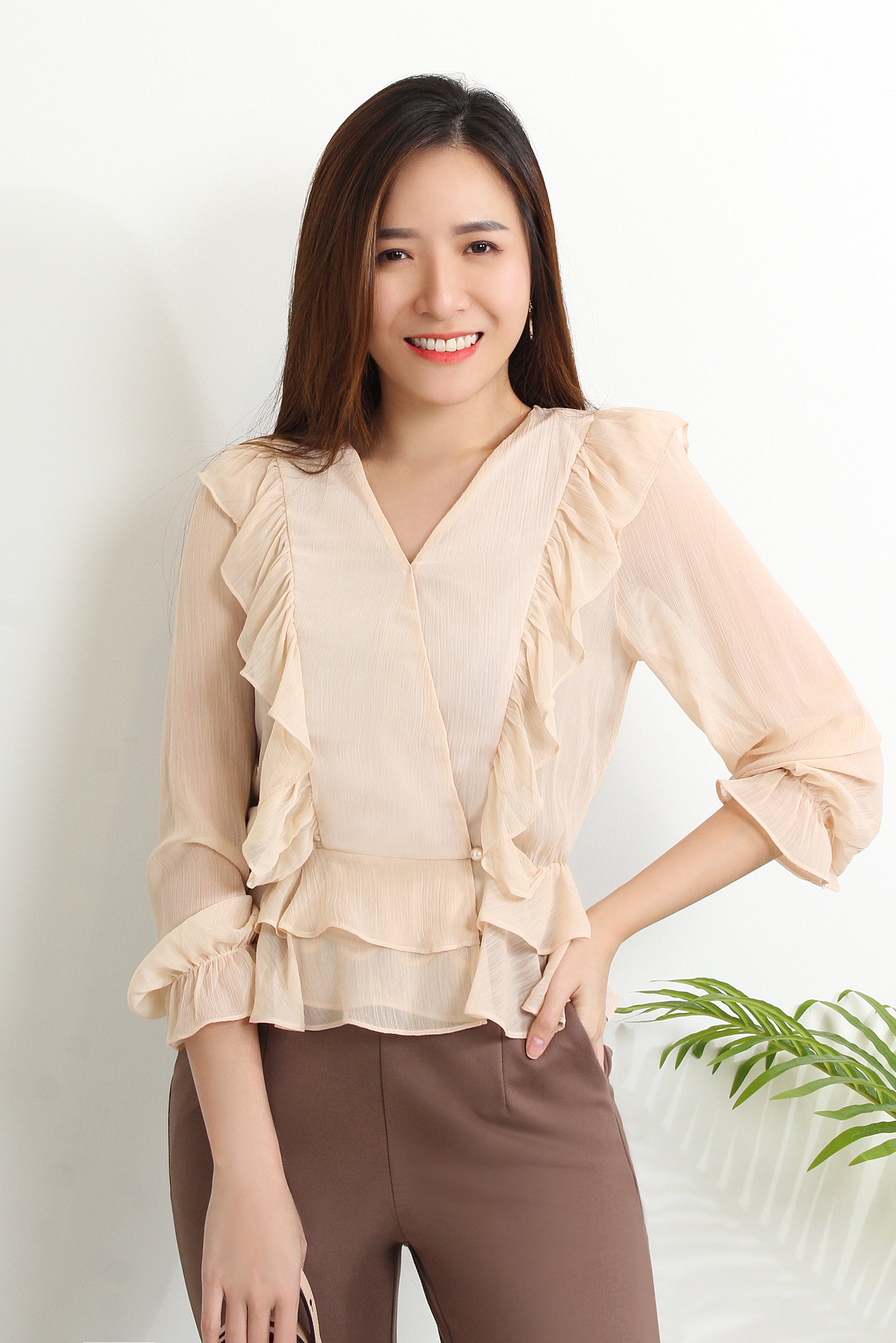 Aveuri Ruffled Chiffon Blouse