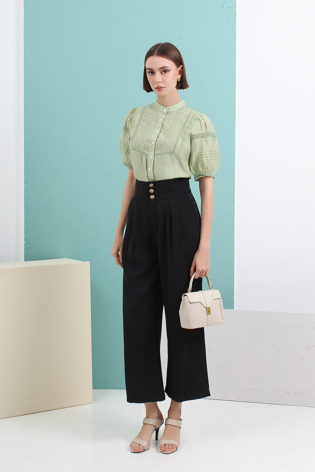 Broderie Embroidered Peasant Sleeve Blouse