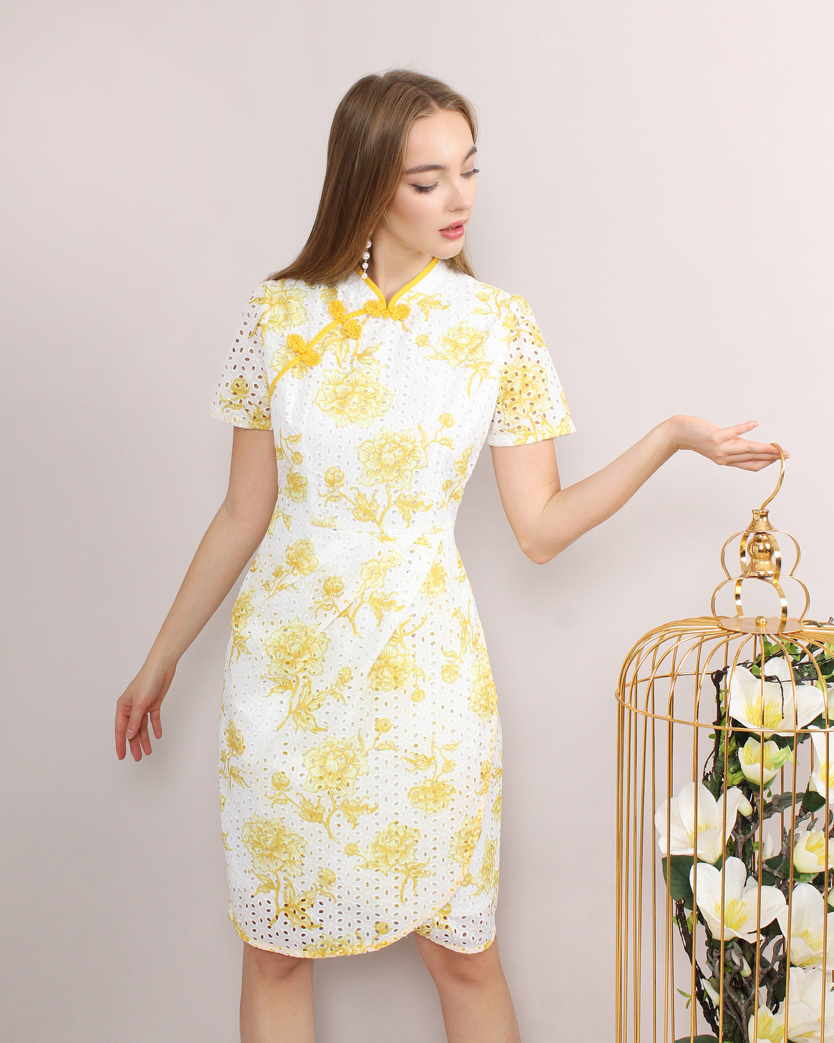 Zi Yun Eyelet Embroidery Qipao