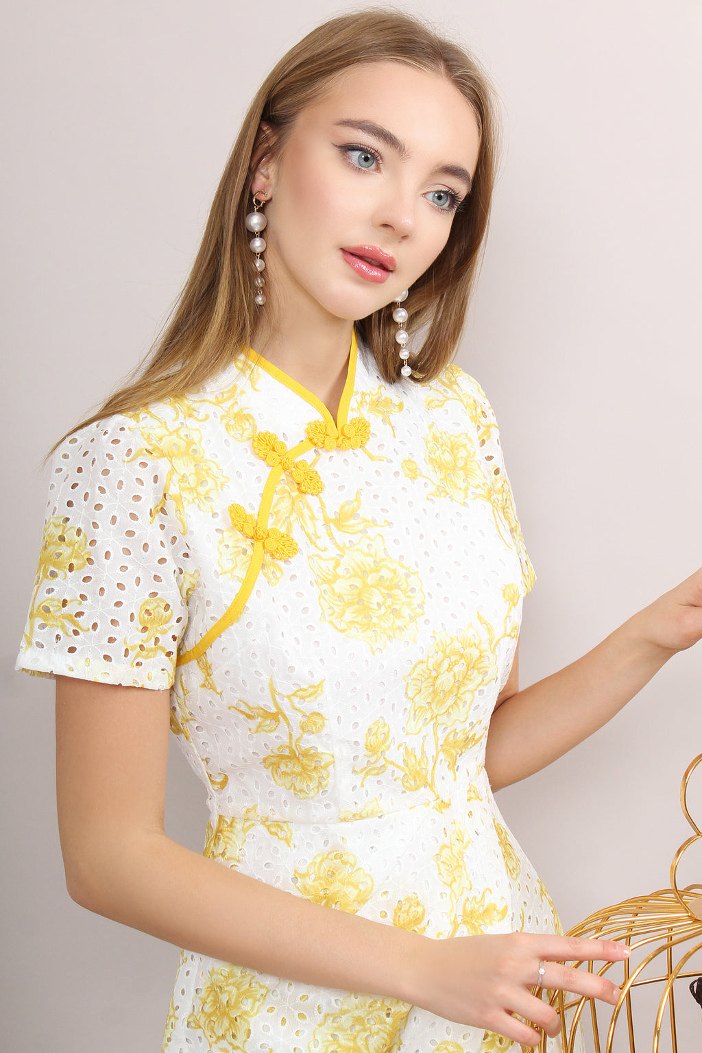 Zi Yun Eyelet Embroidery Qipao